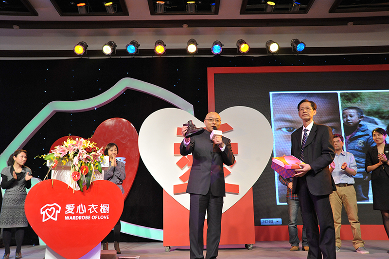 2011年11月20日，“爱心鞋柜”项目正式成立。